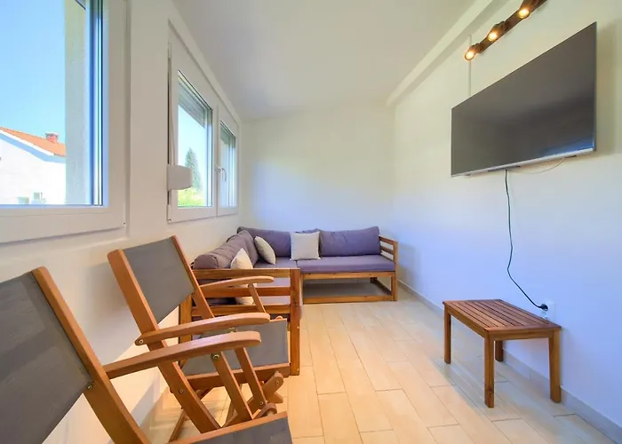 Seascape Apartment *